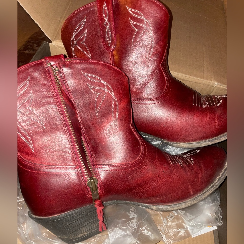 Ariat Rosy Red Darlin boots